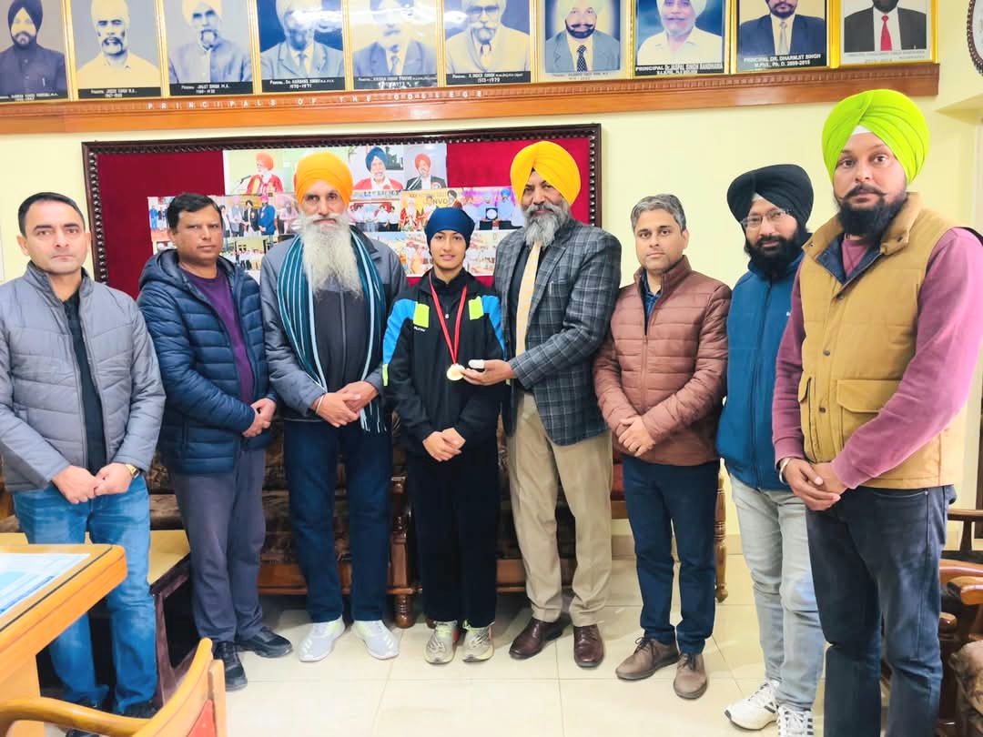 सिख नेशनल कॉलेज बंगा की एथलीट लवजोत कौर और इंदरजोत कौर ने जीते पदक